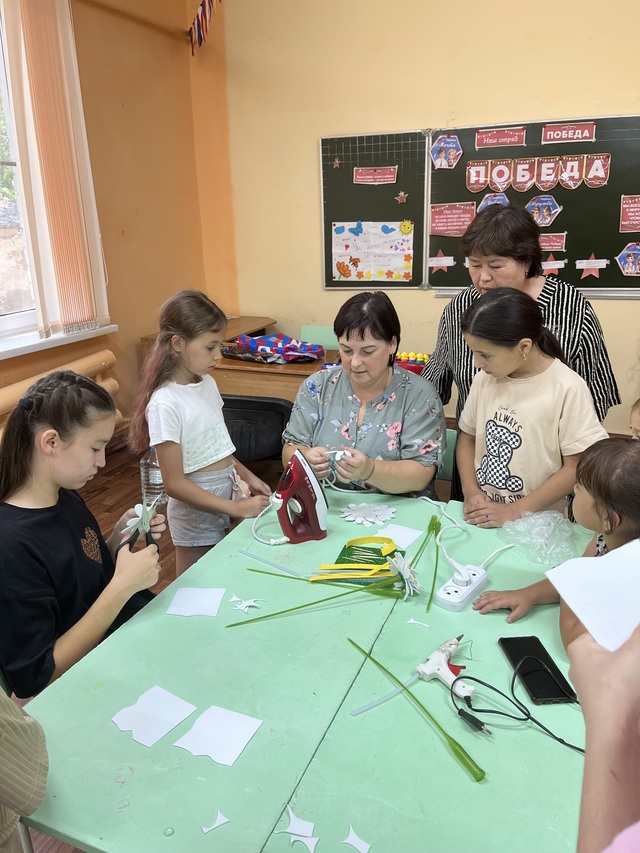 Мастер-класс «Символ праздника – ромашка»
